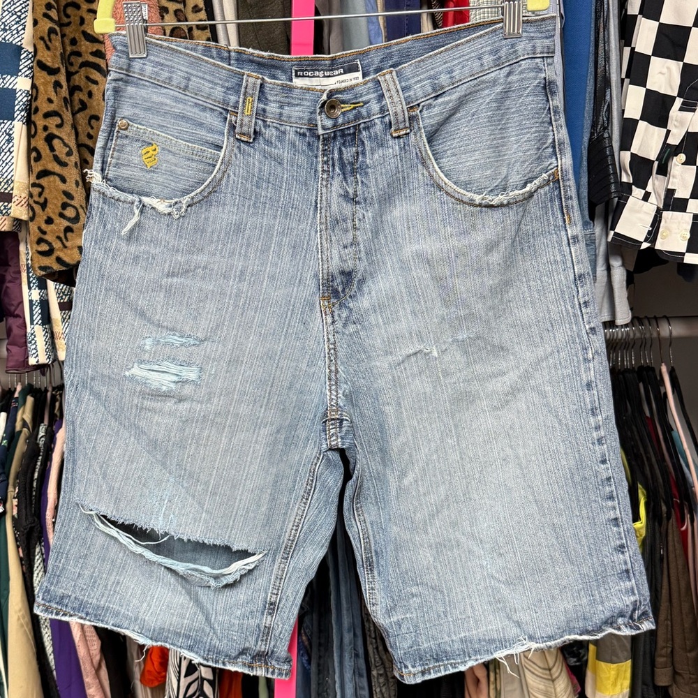 Vintage Rocawear men’s size 32W denim jean shorts distressed Bermuda High Rise